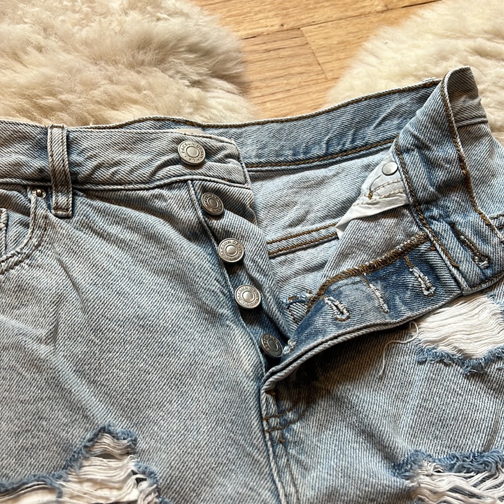 Shorts. - Picture 2 of 4